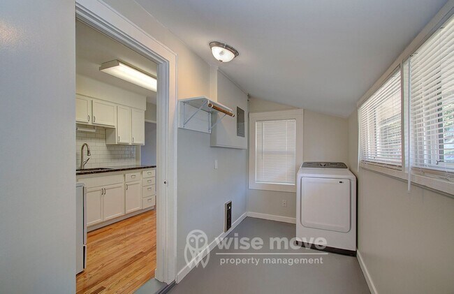 Building Photo - NW Greeley Duplex