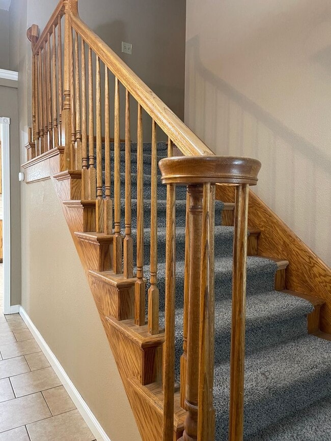 Building Photo - COUNTRY OAKS SUBDIVSION LARGE 3 BED 2 BATH...