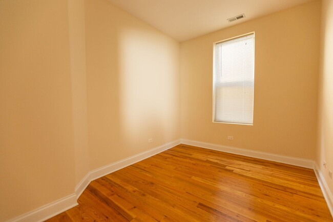 Building Photo - 2222 W Belden Ave