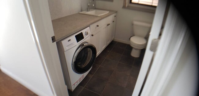 Building Photo - 42 Park Terrace E