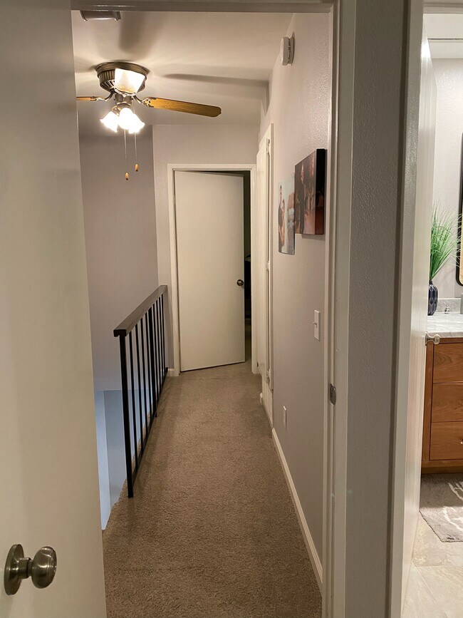 Building Photo - 920 Fuchsia Ln