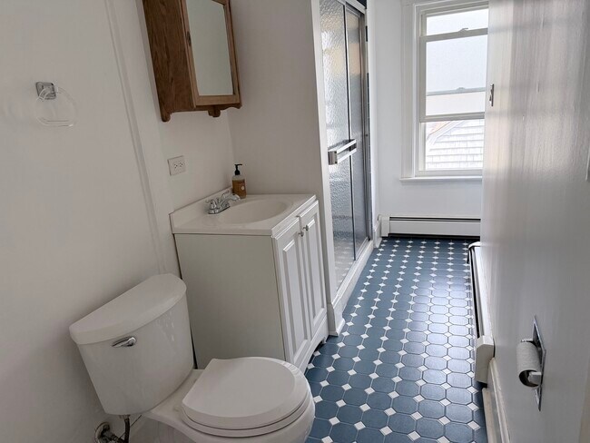 Building Photo - 1018 Oakwood Ave