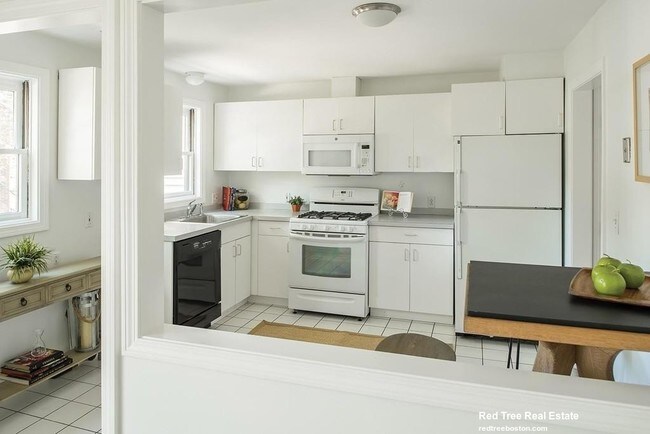 Building Photo - 35 Cottage St