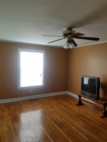 Living Room - 1908 Nelle St