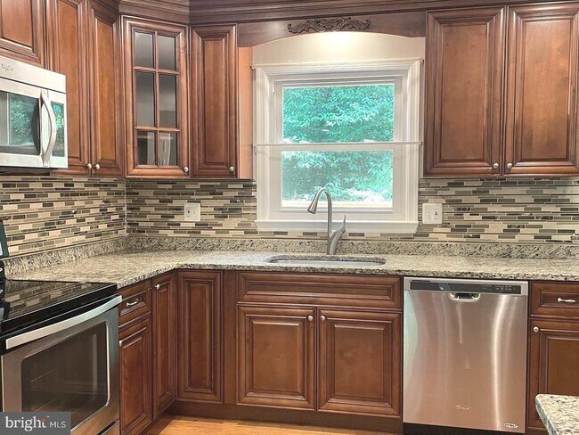 Building Photo - 6223 Rathlin Dr