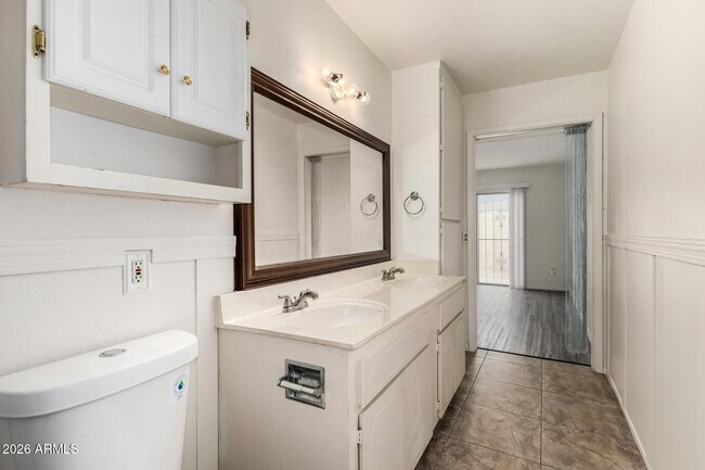 Building Photo - 1976 E Del Sur Dr