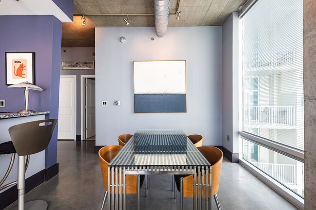 Building Photo - 943 Peachtree St NE