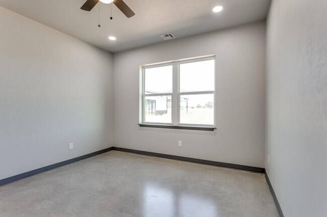 Building Photo - 12571 Highway 77 - 103