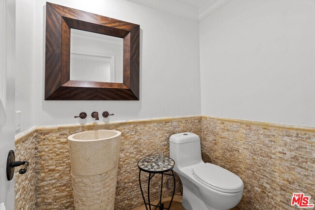 Building Photo - 3677 Eddingham Ave