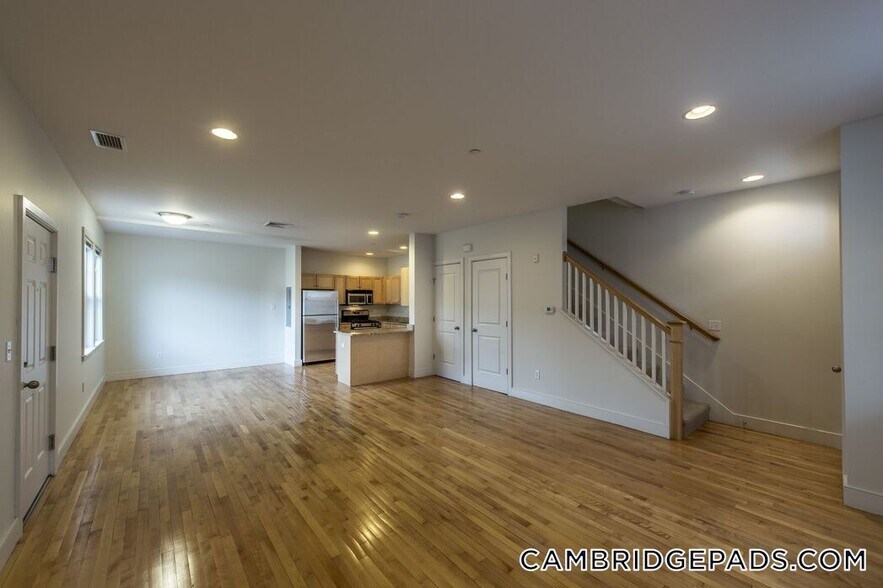 Building Photo - 110 Second St.