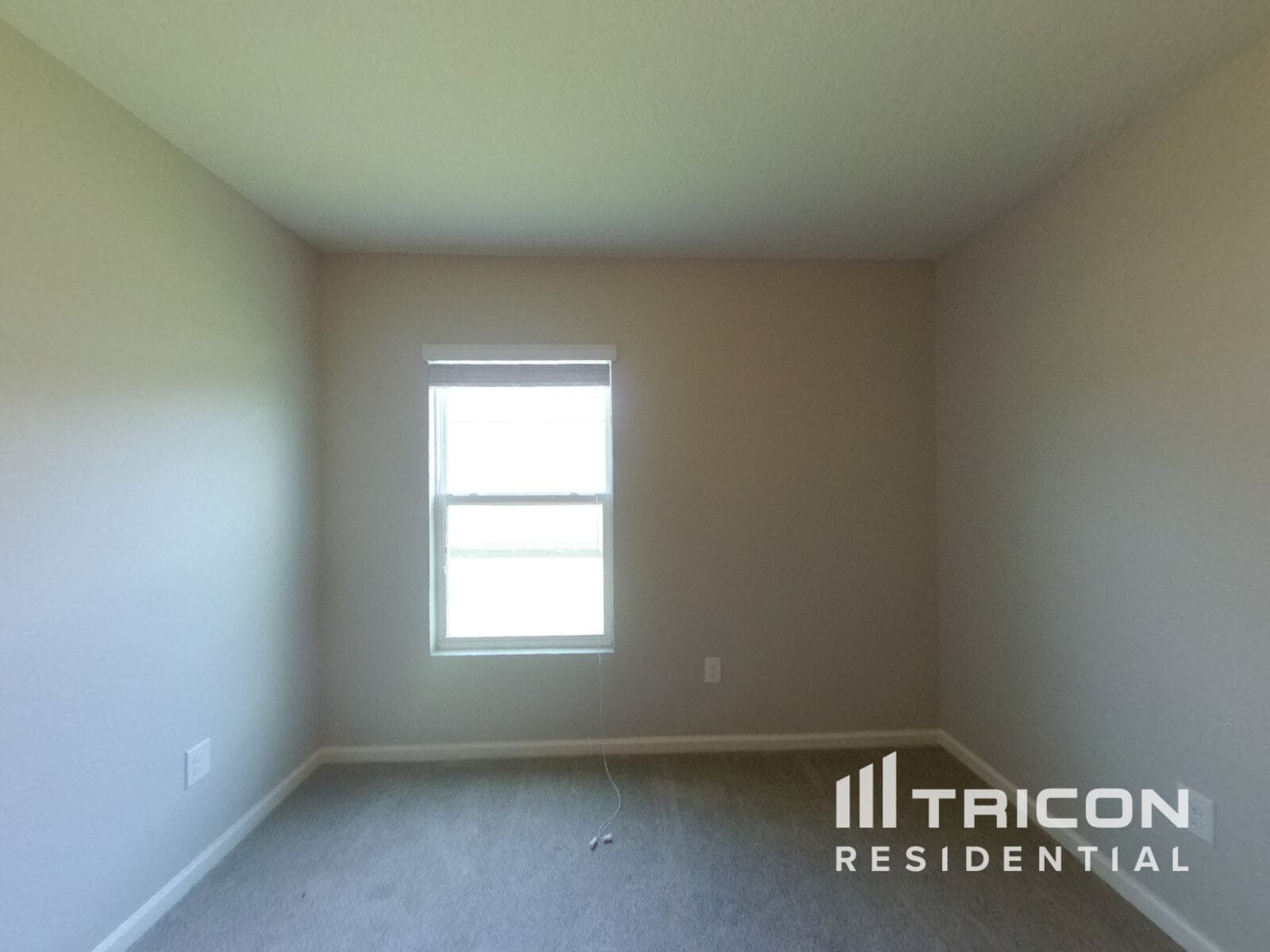 Building Photo - 2072 Pebble Point Dr