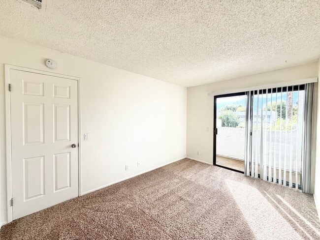 Building Photo - AVAILABLE NOW!! 2 Bedroom 2 Bathroom Condo in Rancho Mirage!
