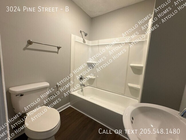 Building Photo - 3024 Pine St