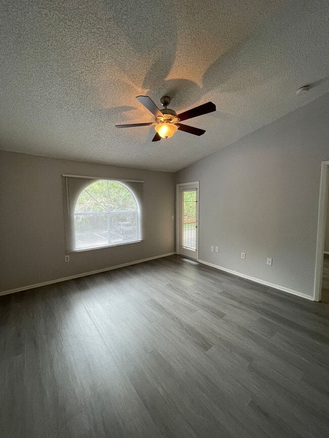 Building Photo - Limited-Time Offer! Sign a lease by June 1, 2026, and receive ½ off your second month’s rent! Pri...