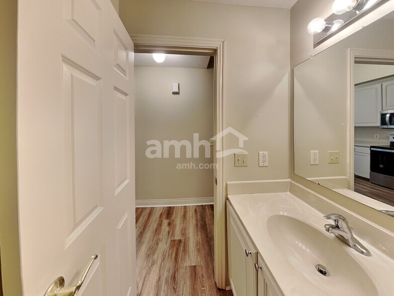 Building Photo - 6213 Womersley Dr