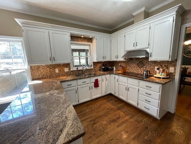 Building Photo - 1395 Woodbine Rd