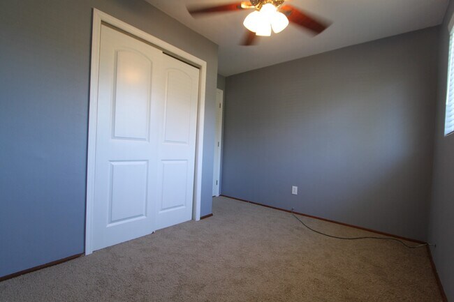 Building Photo - Charming 3 Bedroom 1.5 Bathroom POOL Home in Orlando!!