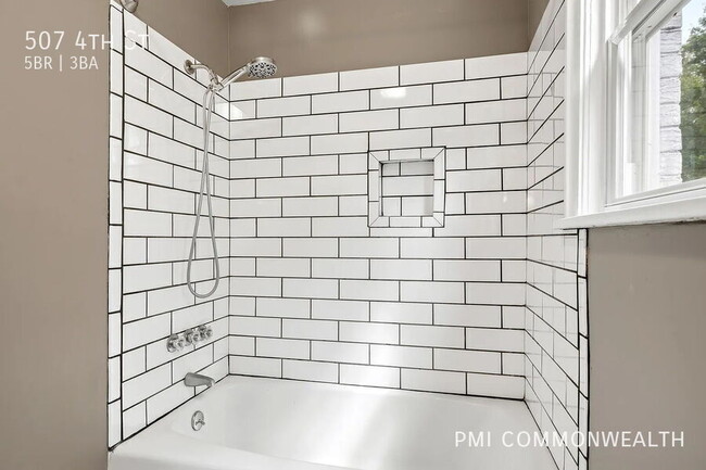 Building Photo - 507 4th St