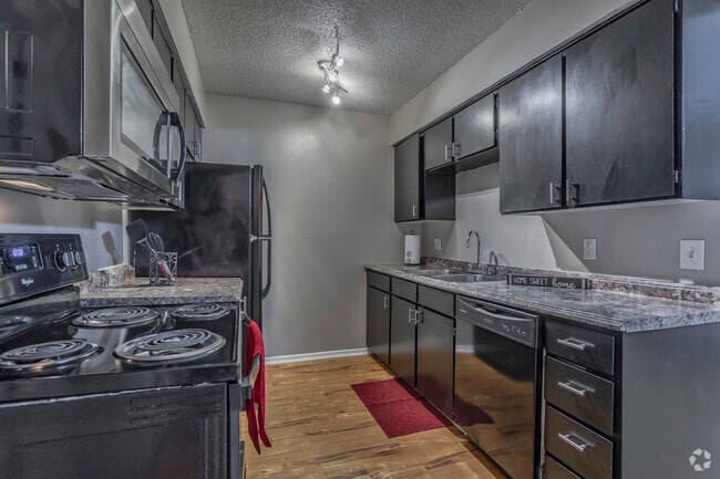 1BR, 1BA - 650 SF A1 - Kitchen - Richland Court