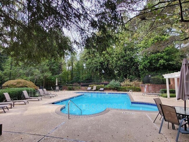 Building Photo - 6822 Glenridge Dr