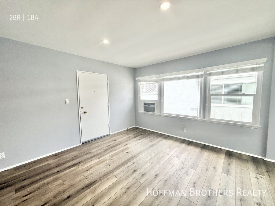 Building Photo - 1220 N Harper Ave