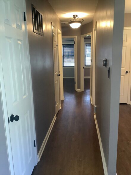 Foyer - 6 Redwood Rd