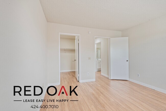 Building Photo - ~1 Month FREE~ Welcoming One Bedroom with ...