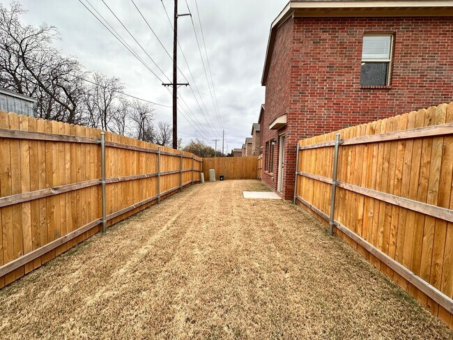 Building Photo - New 3 bedroom 2 1/2 bath home - Move in Deposit-Free! (If Qualified)