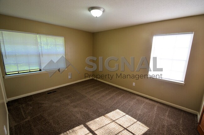 Building Photo - 4001 6th Ave