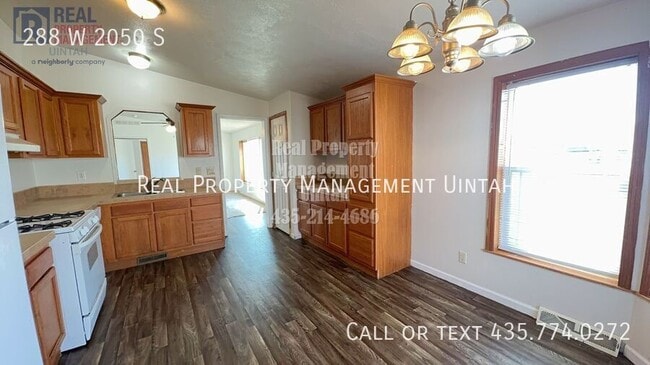 Building Photo - 288 2050 S