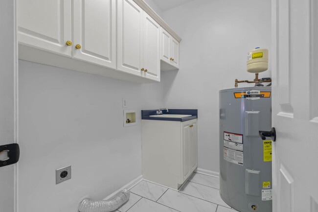 Building Photo - 1122 Mill Run Rd