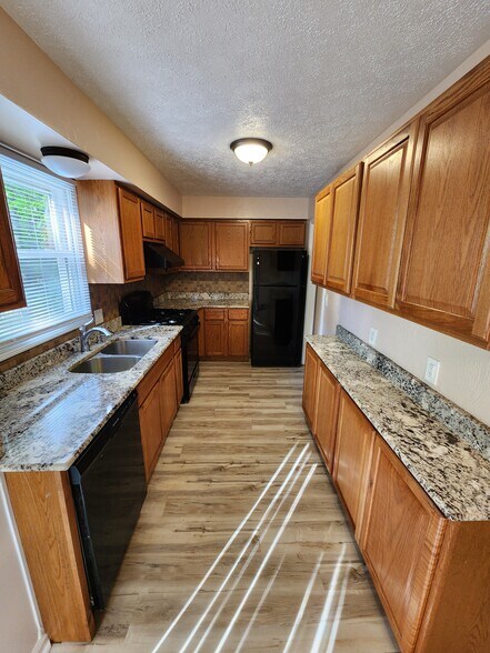 Kitchen - 1345 Carriage Hill Dr SE