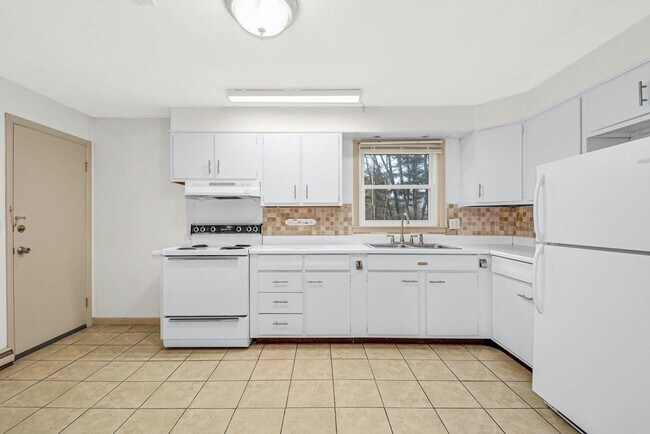 Building Photo - 26 SW Cutoff