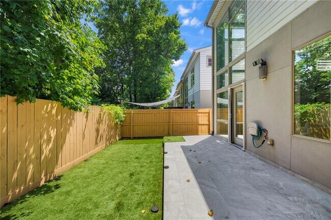 Building Photo - 1344 Rietveld Row NW