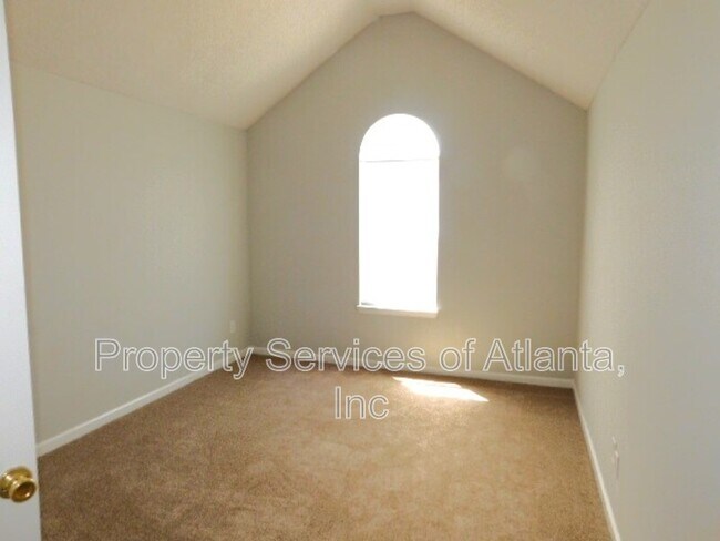 Building Photo - 5147 Round Table Dr