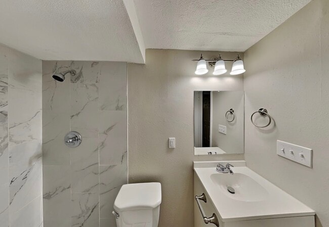 Building Photo - 3572 E 122nd Ave