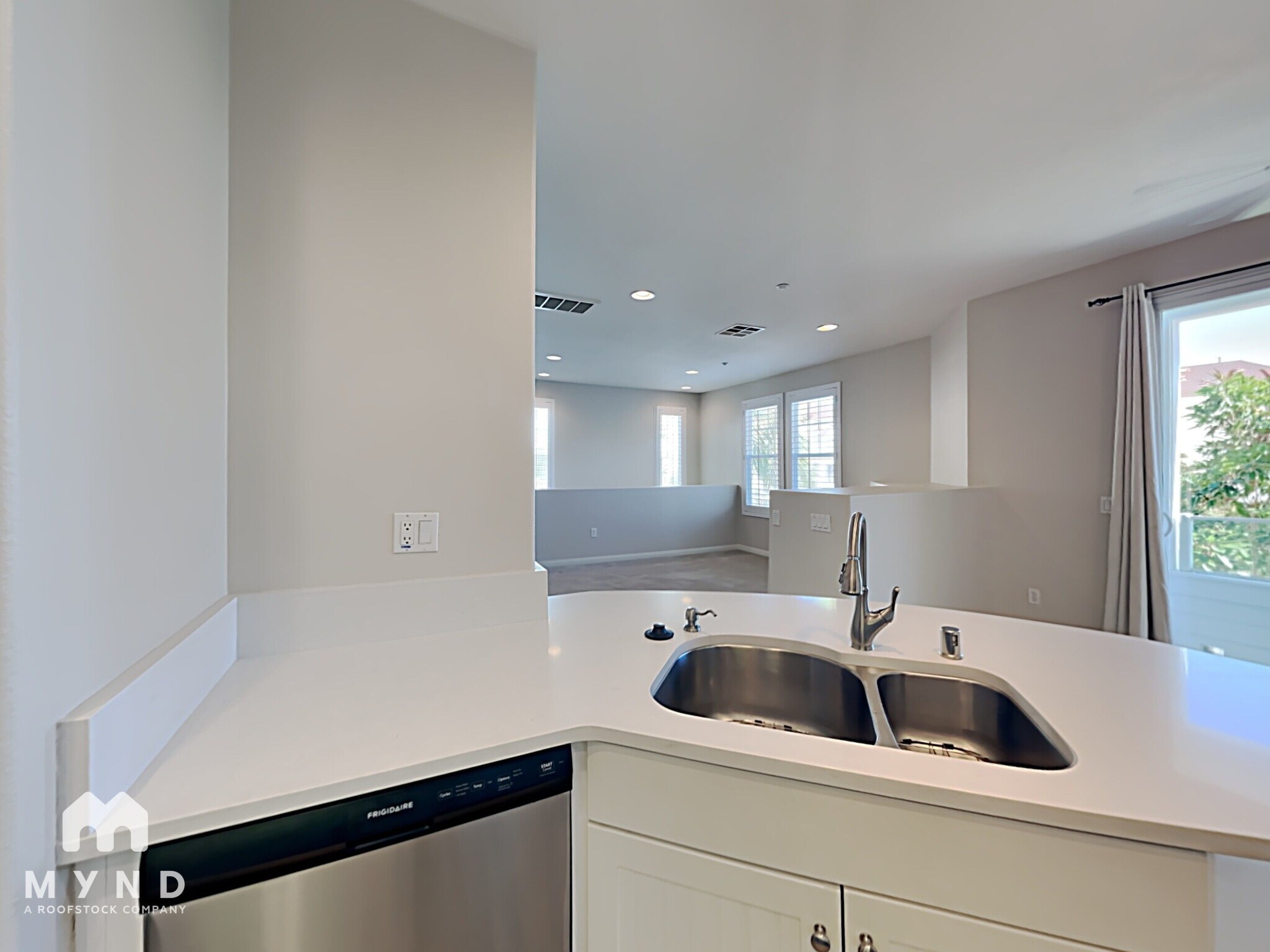 Building Photo - 815 Harbor Cliff Way