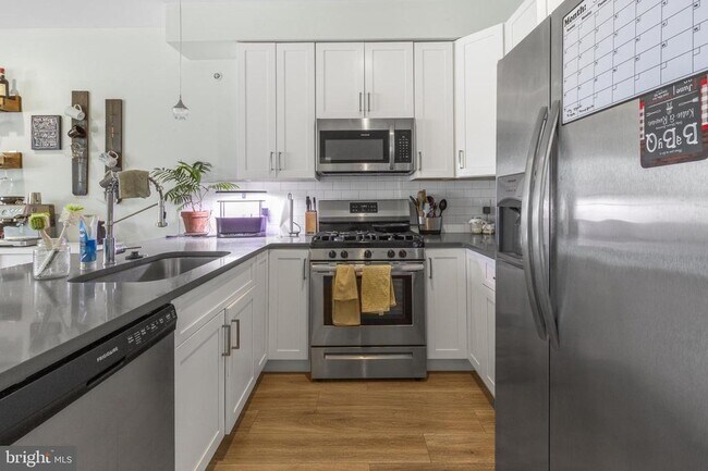 Building Photo - 381 Martin St