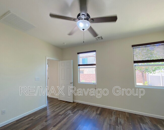 Building Photo - 1000 Aspen Cliff Dr