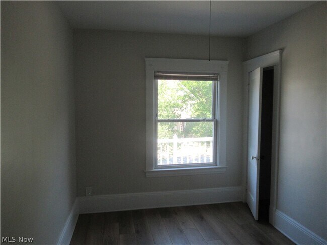 Building Photo - 1518 Ridgewood Ave