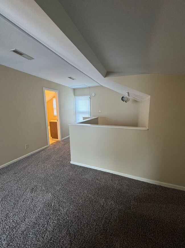 Building Photo - 4 Bedroom Right on Purdue Campus - AVAILAB...