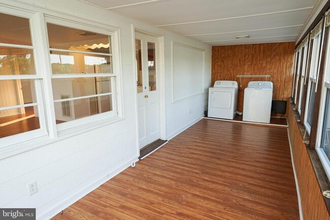 Building Photo - 33372 River View Ave