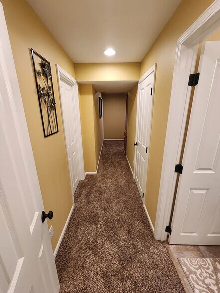 Building Photo - 210 NE 12th Street Pl