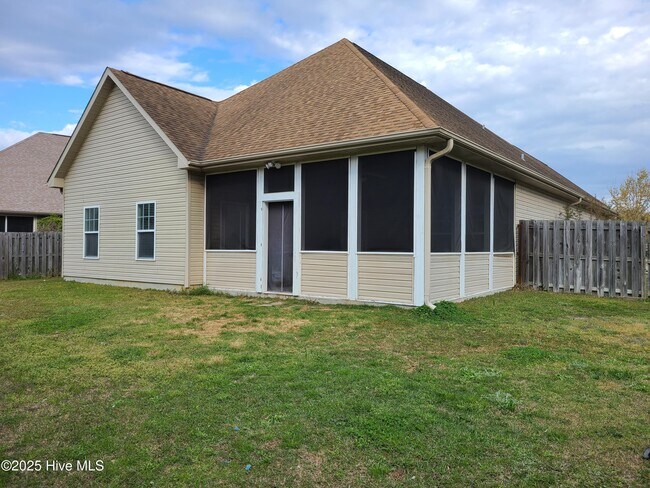 Building Photo - 229 Silver Creek Loop