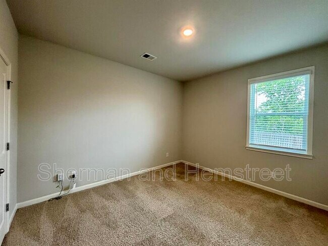 Building Photo - 240 Callahan Dr