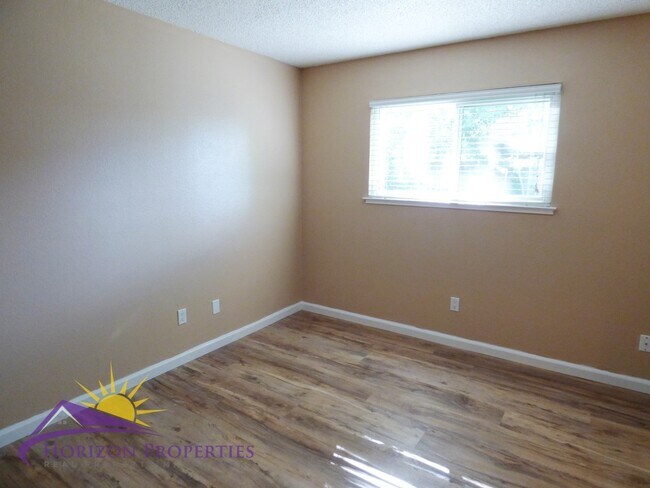 Building Photo - 3 Bed 2 Bath 1,317sqft Citrus Heights Home in Wildwood Estates