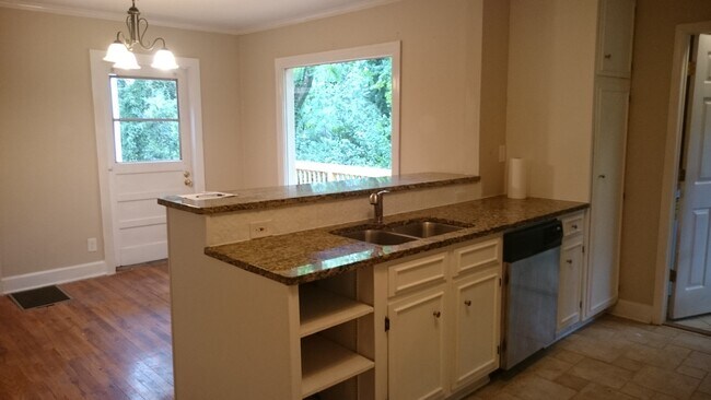 Building Photo - 2291 Kingsley Dr