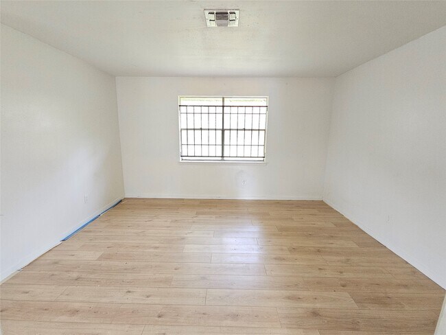 Building Photo - 11023 Linvale Dr