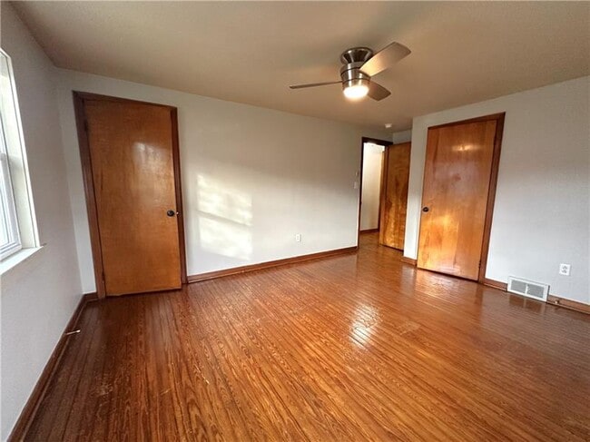 Building Photo - 1 S 6th St