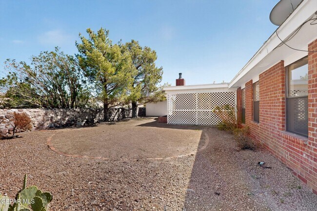 Building Photo - 7419 Mission Viejo Dr